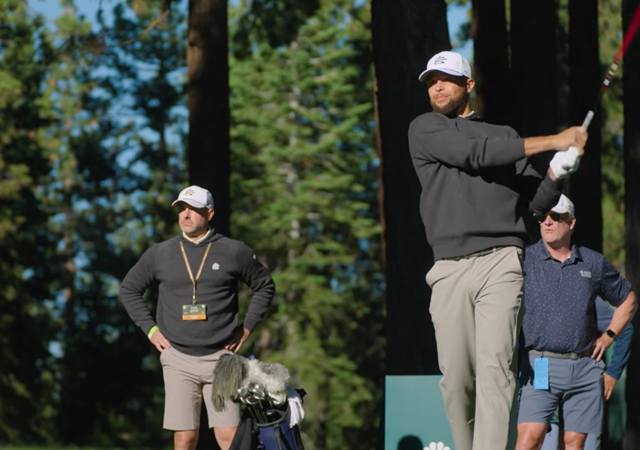 库里谈参加高尔夫赛：体验职业球员感觉 家庭内部竞争中父亲夺魁